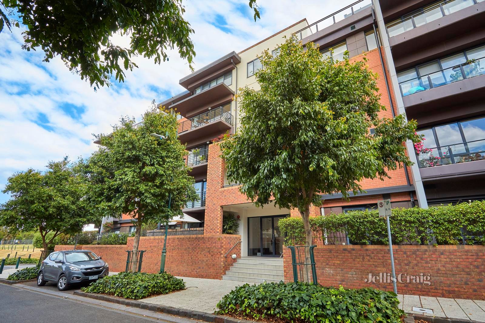 19/6 Christine Crescent, Richmond image 1