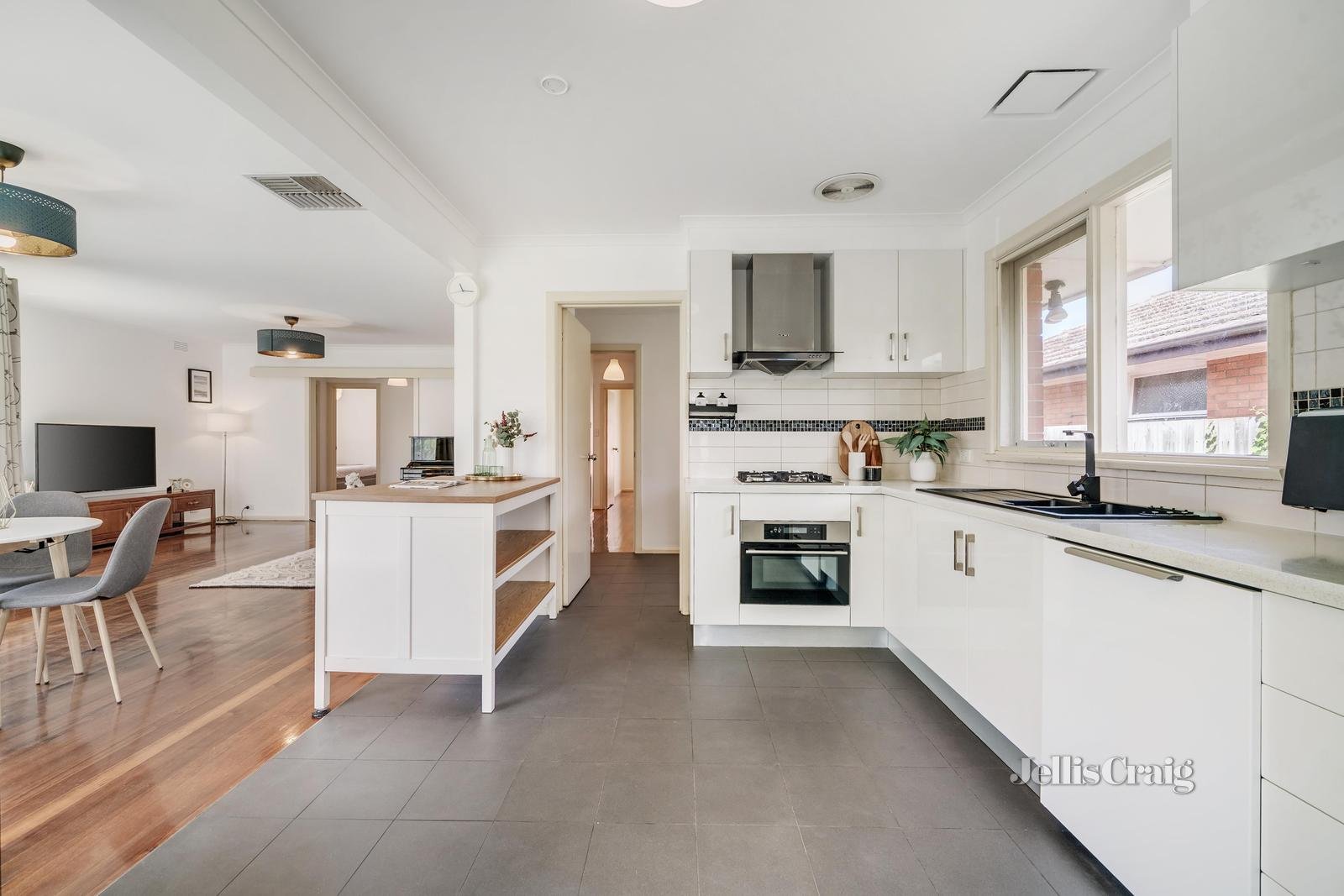 1/96 Lemont Avenue, Mount Waverley image 2