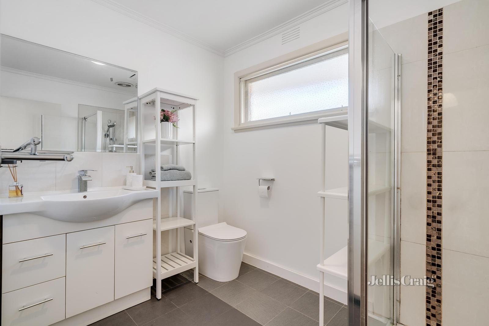 1/96 Lemont Avenue, Mount Waverley image 5