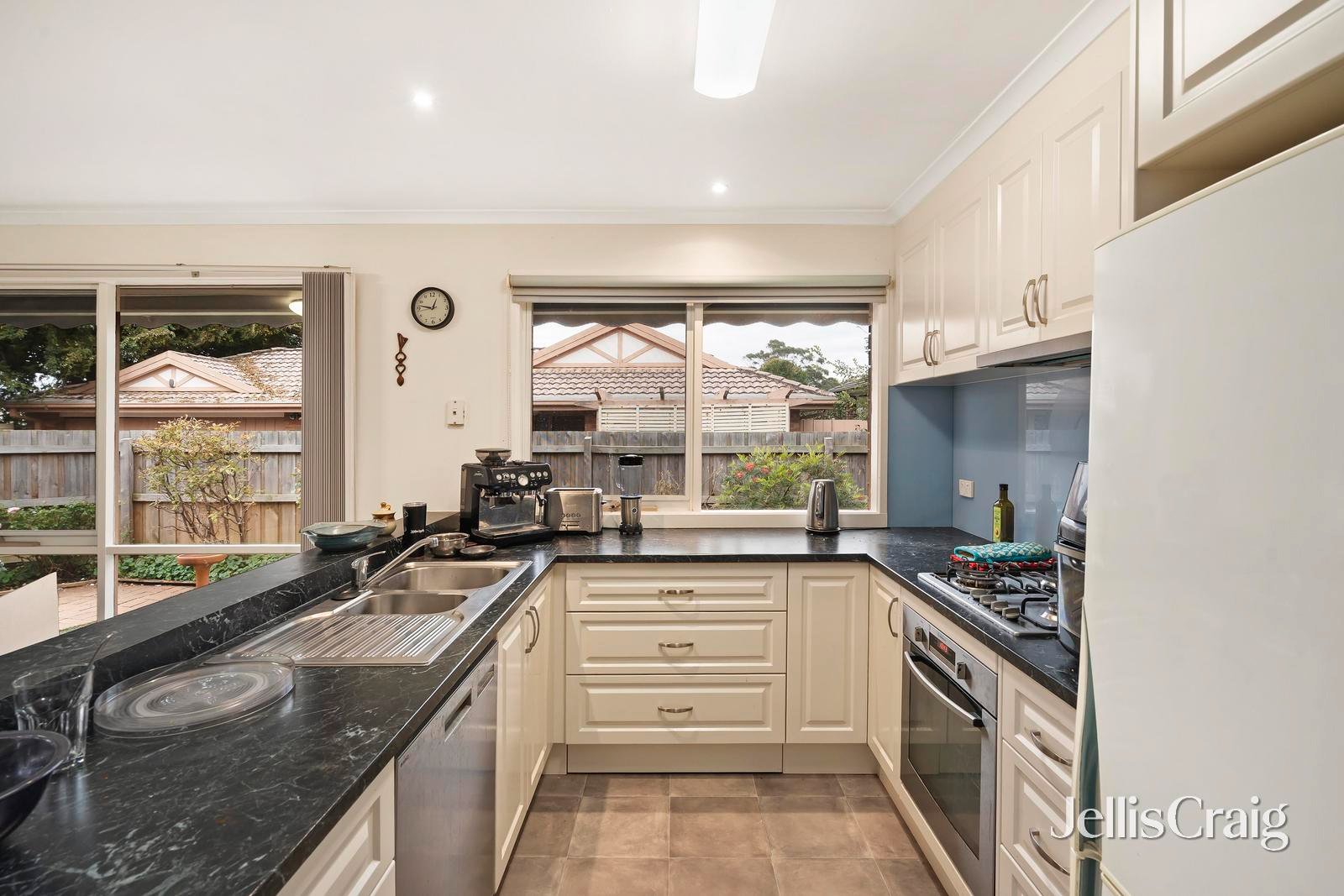 1/96 Murray Road, Croydon image 3