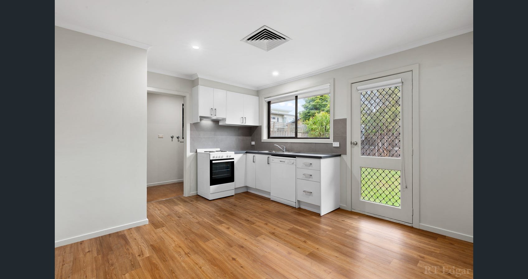 Property Gallery Thumbnail 3