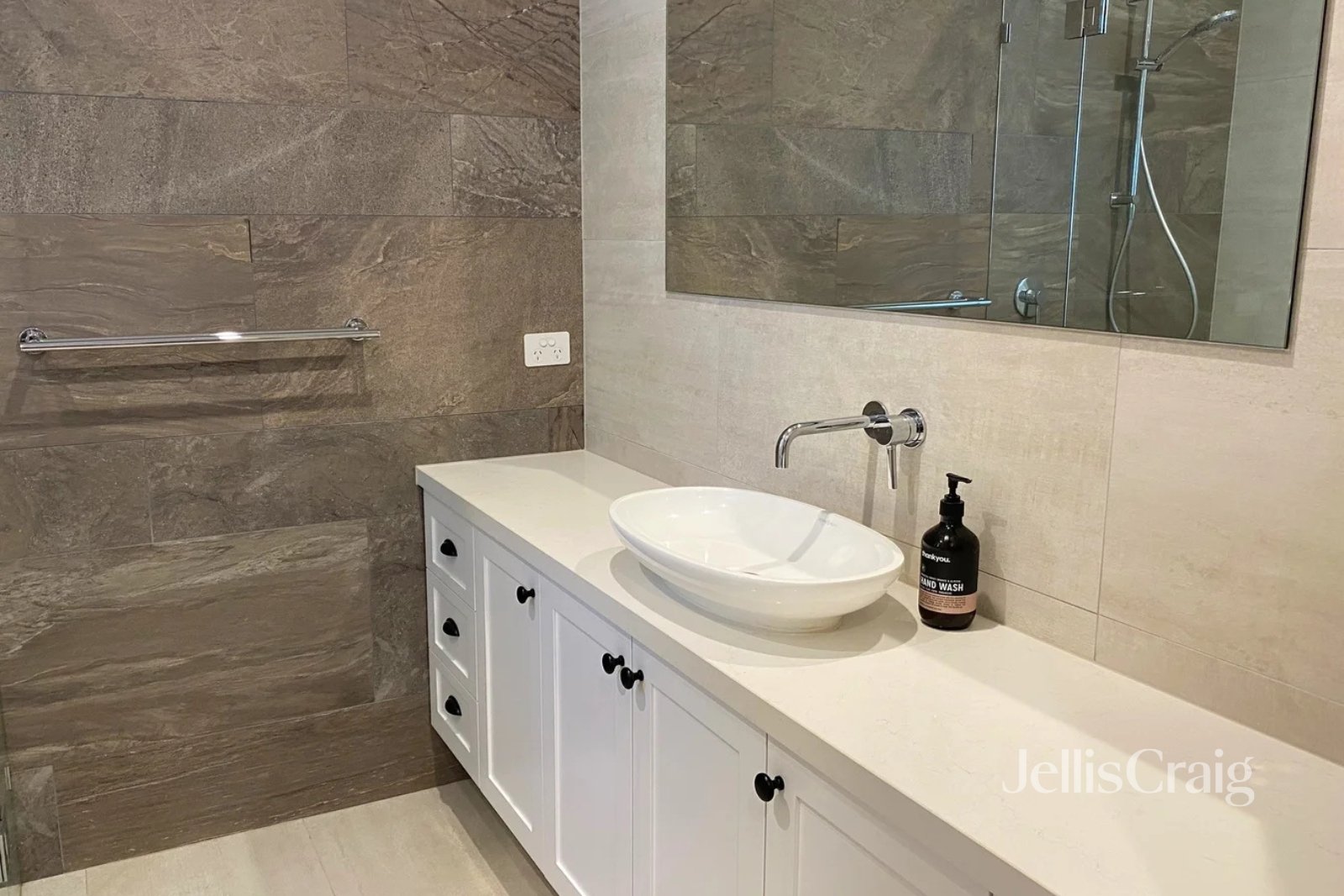 197 Cape Street, Heidelberg image 8