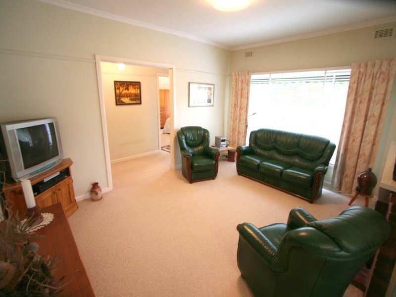 198 Dorking Rd, Box Hill North image 2