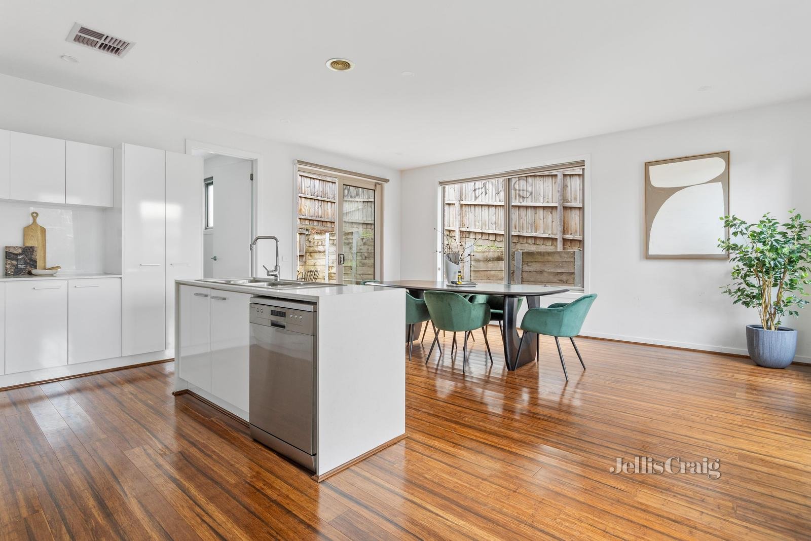 198 Sherbourne Road, Montmorency image 2