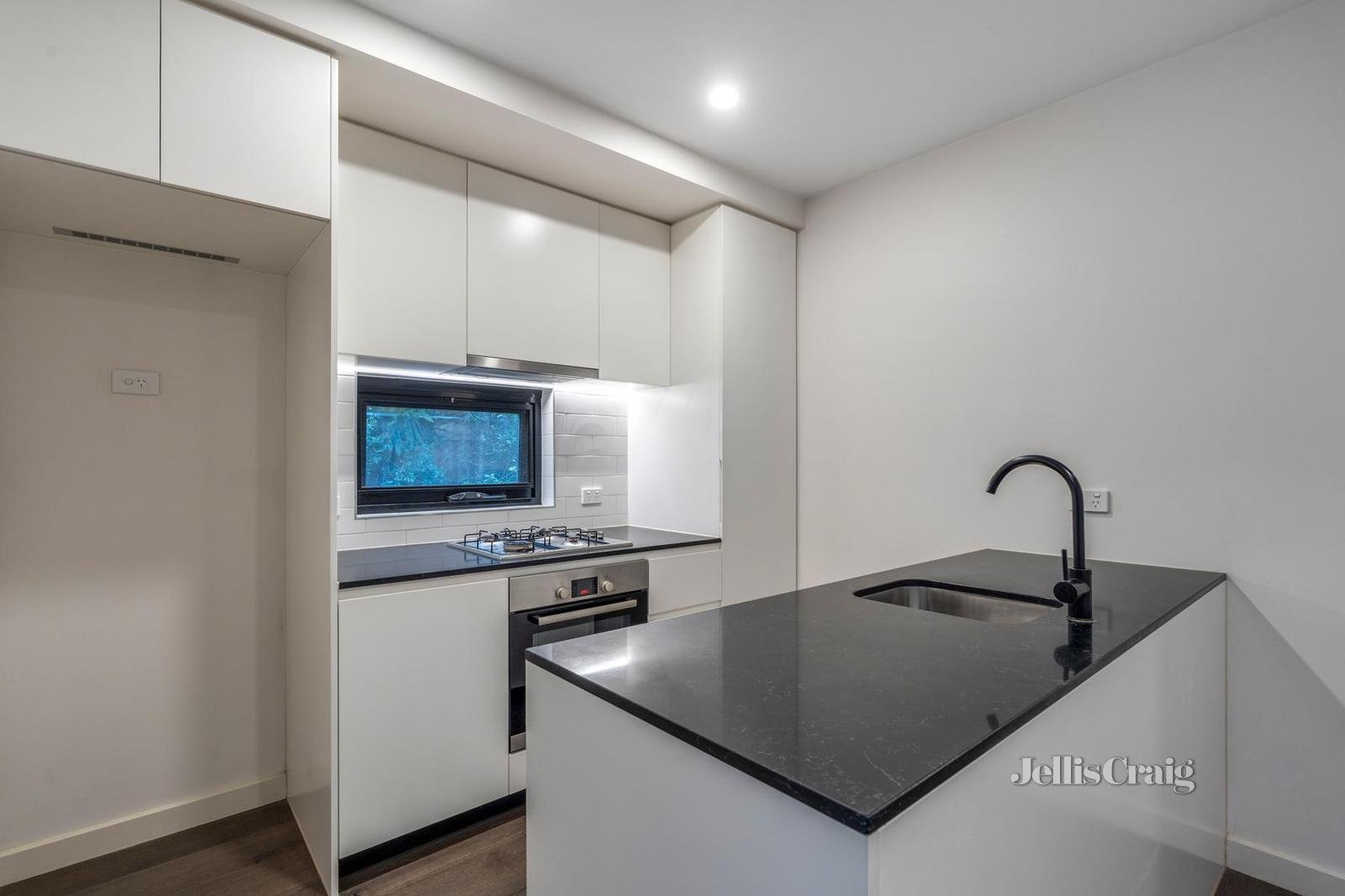 19/82 Bulla Road, Strathmore image 7