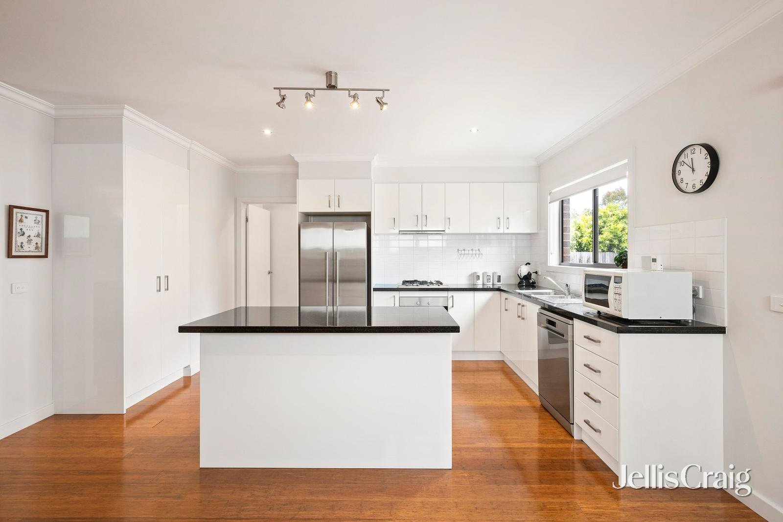 19A Landstrom Quadrant, Kilsyth image 2