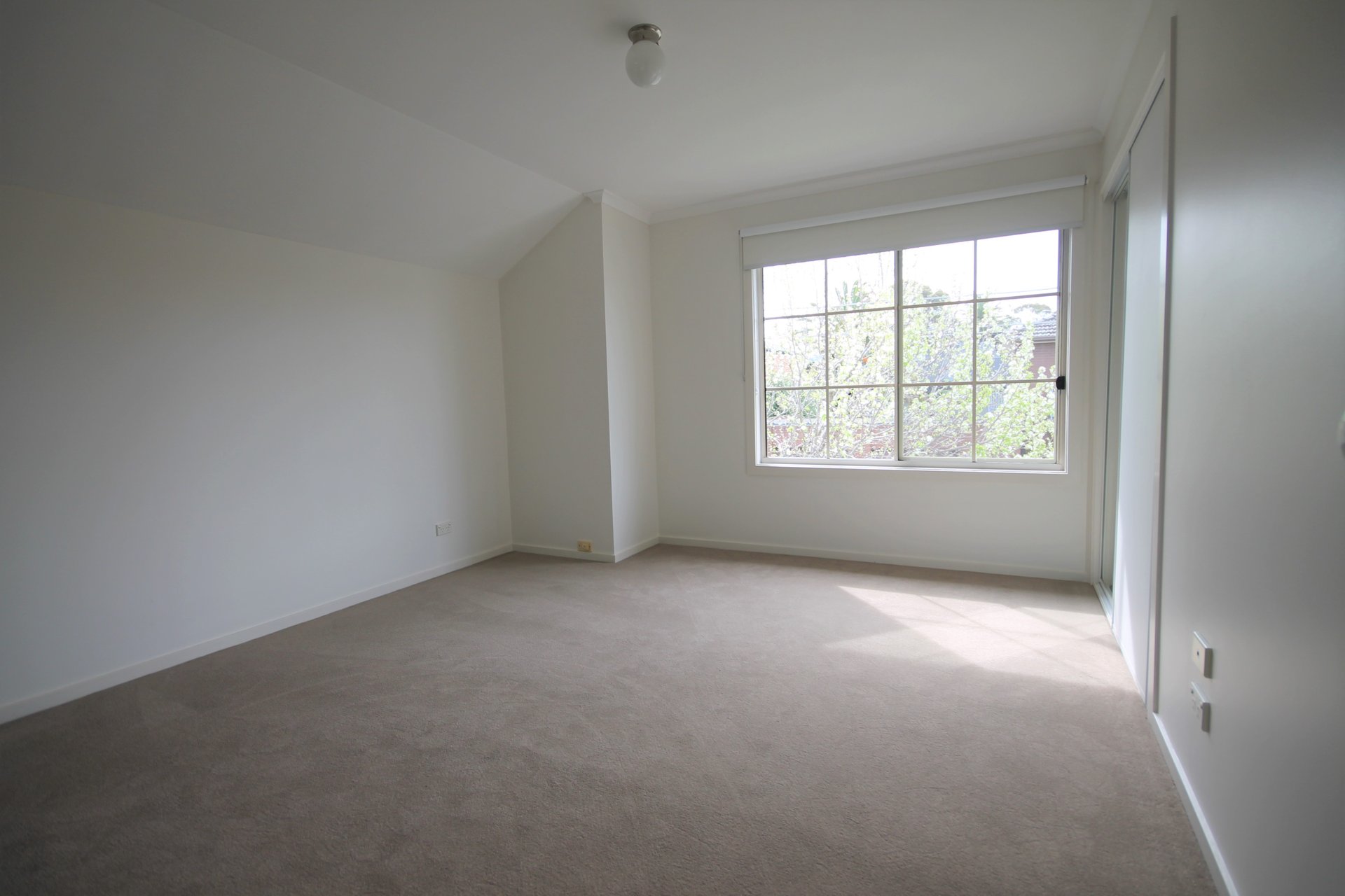 Property Gallery Thumbnail 8