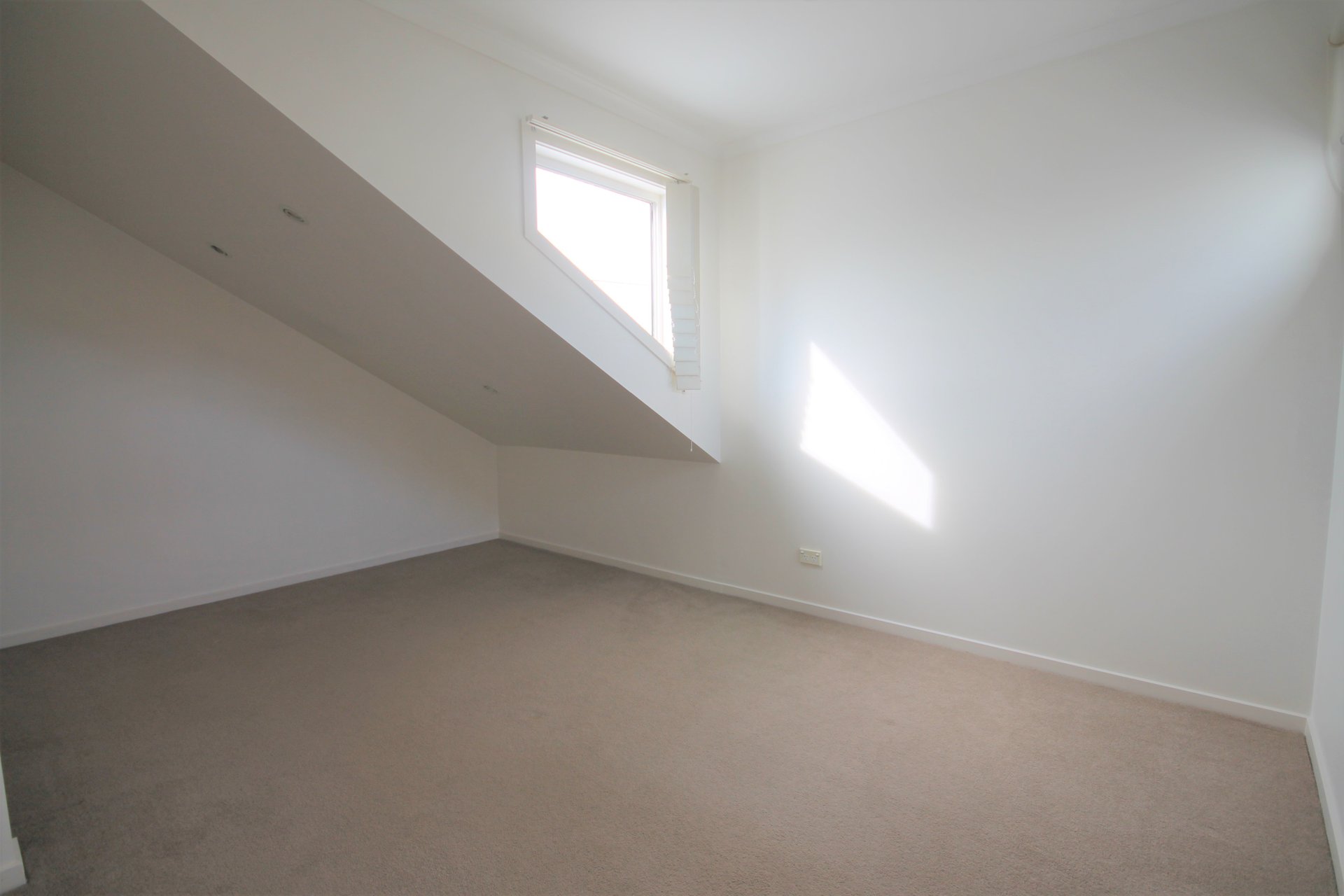 Property Gallery Thumbnail 9