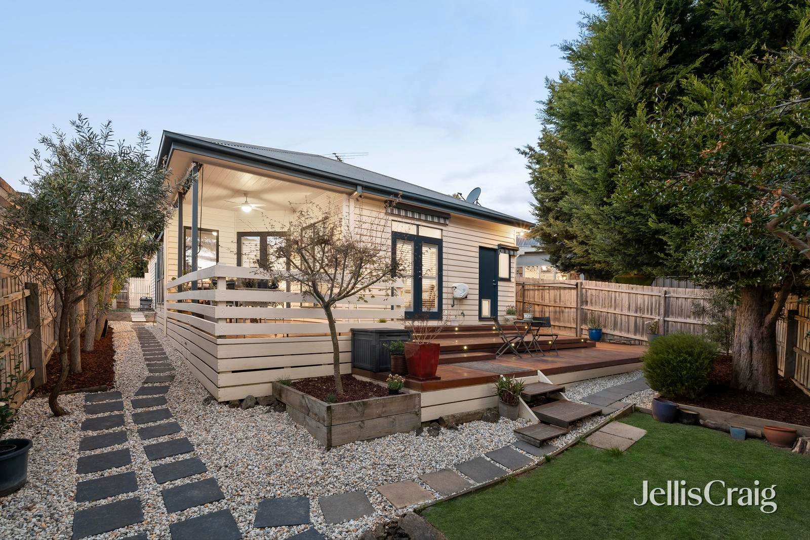 1A Caromar Street, Croydon image 16