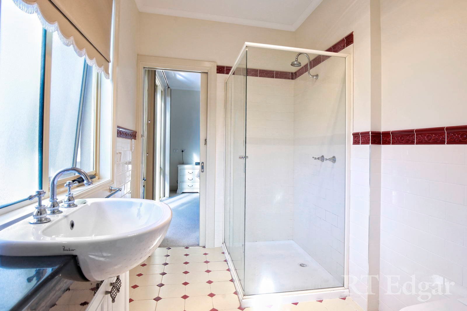 Property Gallery Thumbnail 11