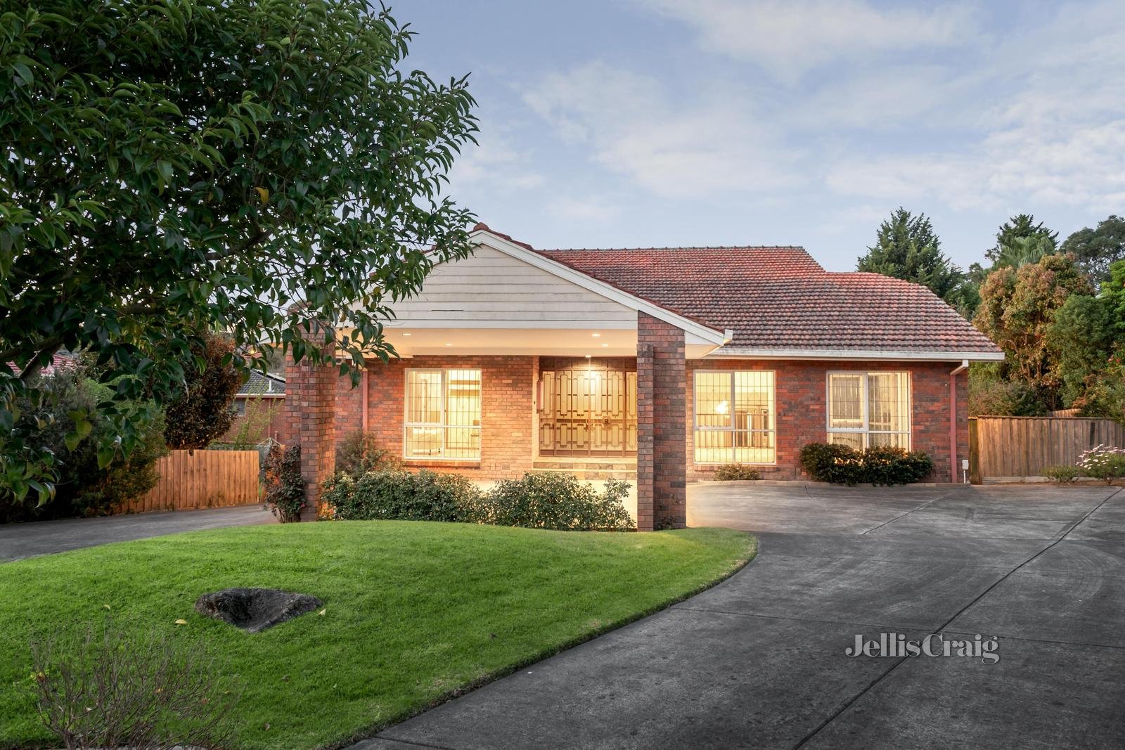 1A Donhaven Court, Templestowe image 4