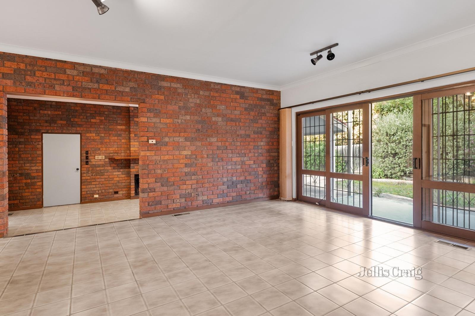 1A Donhaven Court, Templestowe image 7