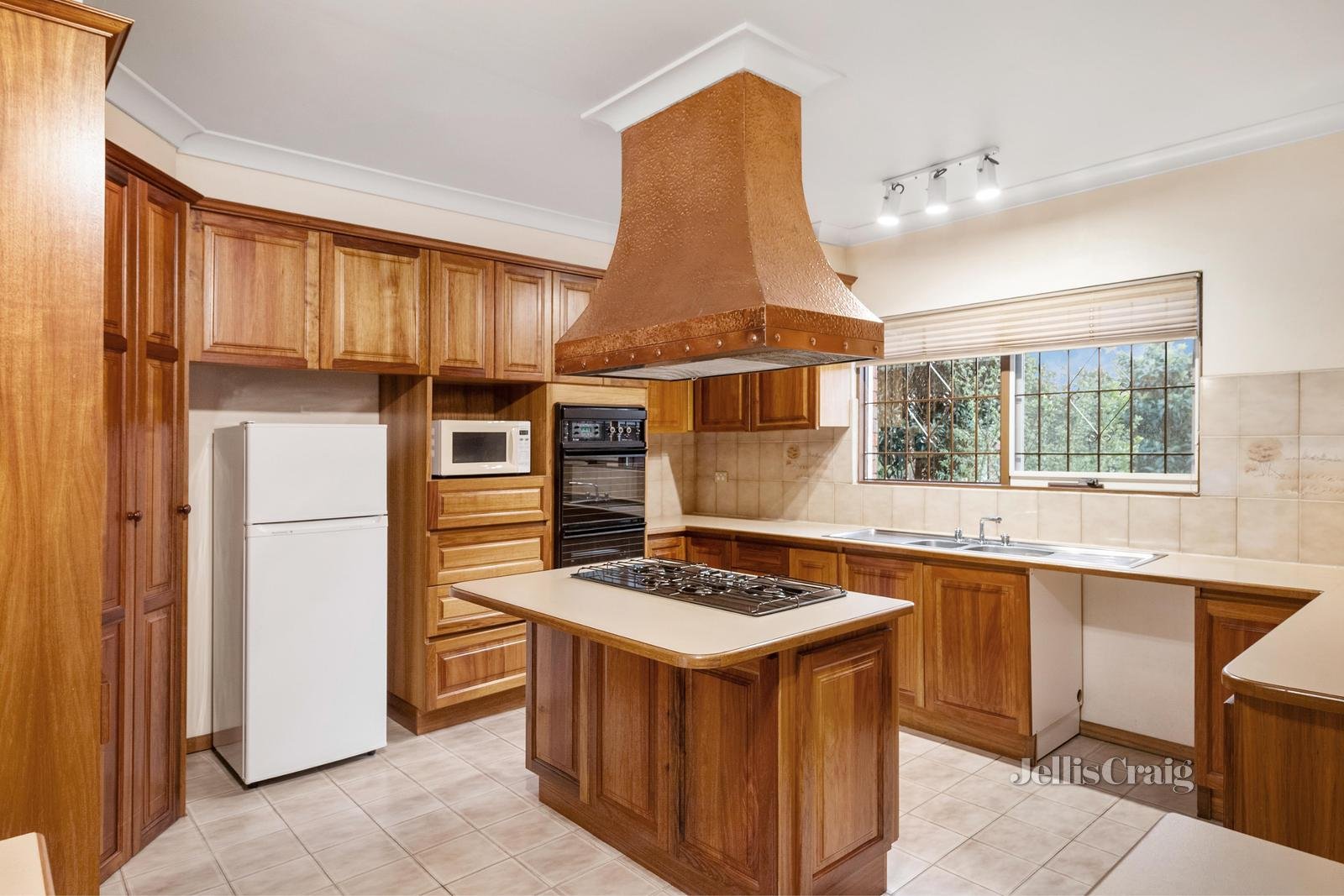 1A Donhaven Court, Templestowe image 9