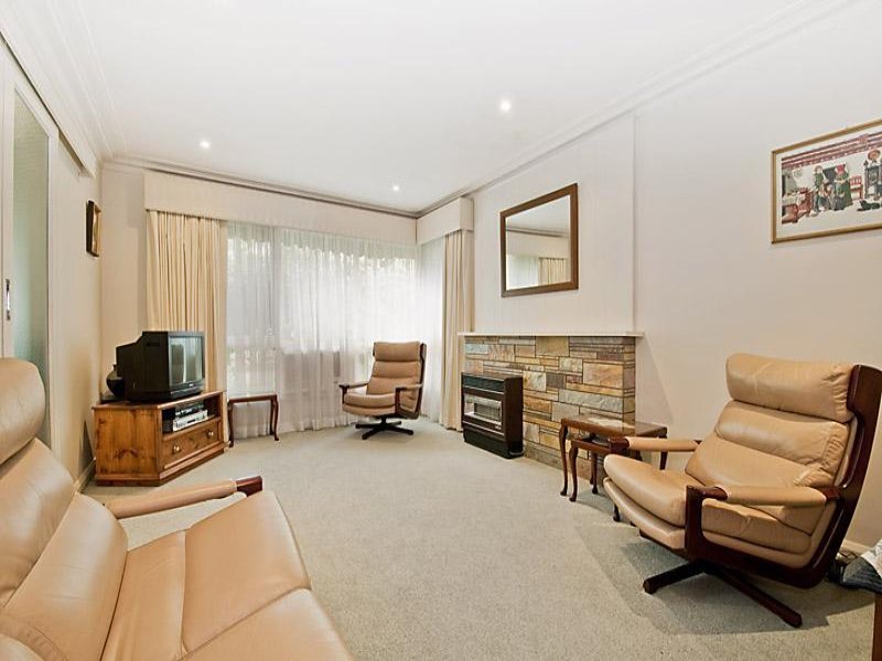 1a Gawler Court, Mont Albert image 2