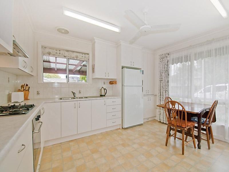 1a Gawler Court, Mont Albert image 3