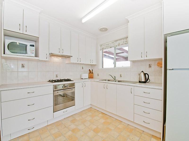 1a Gawler Court, Mont Albert image 4