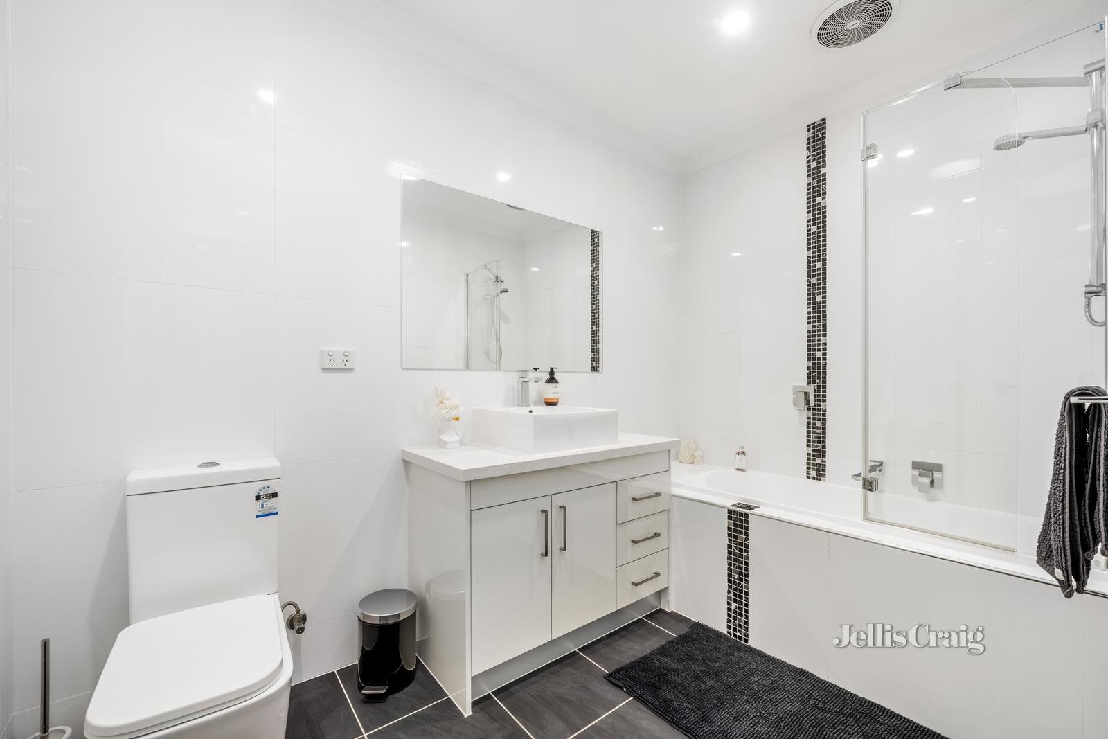 1A Karadoc Avenue, Pascoe Vale image 11
