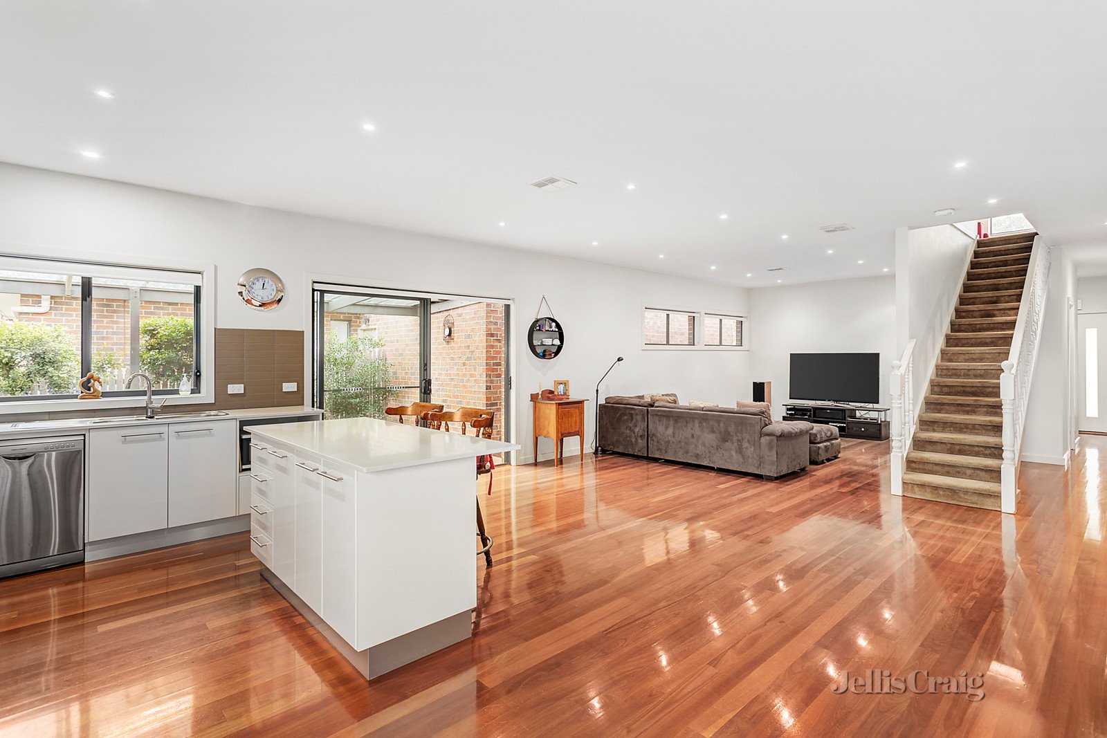 1A Meryl Street, Doncaster East image 3