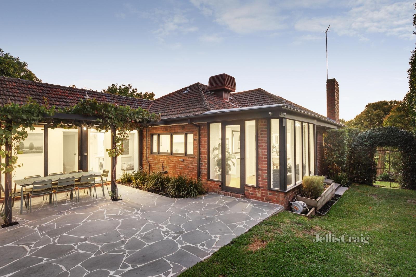 1A Montague Avenue, Glen Iris image 2