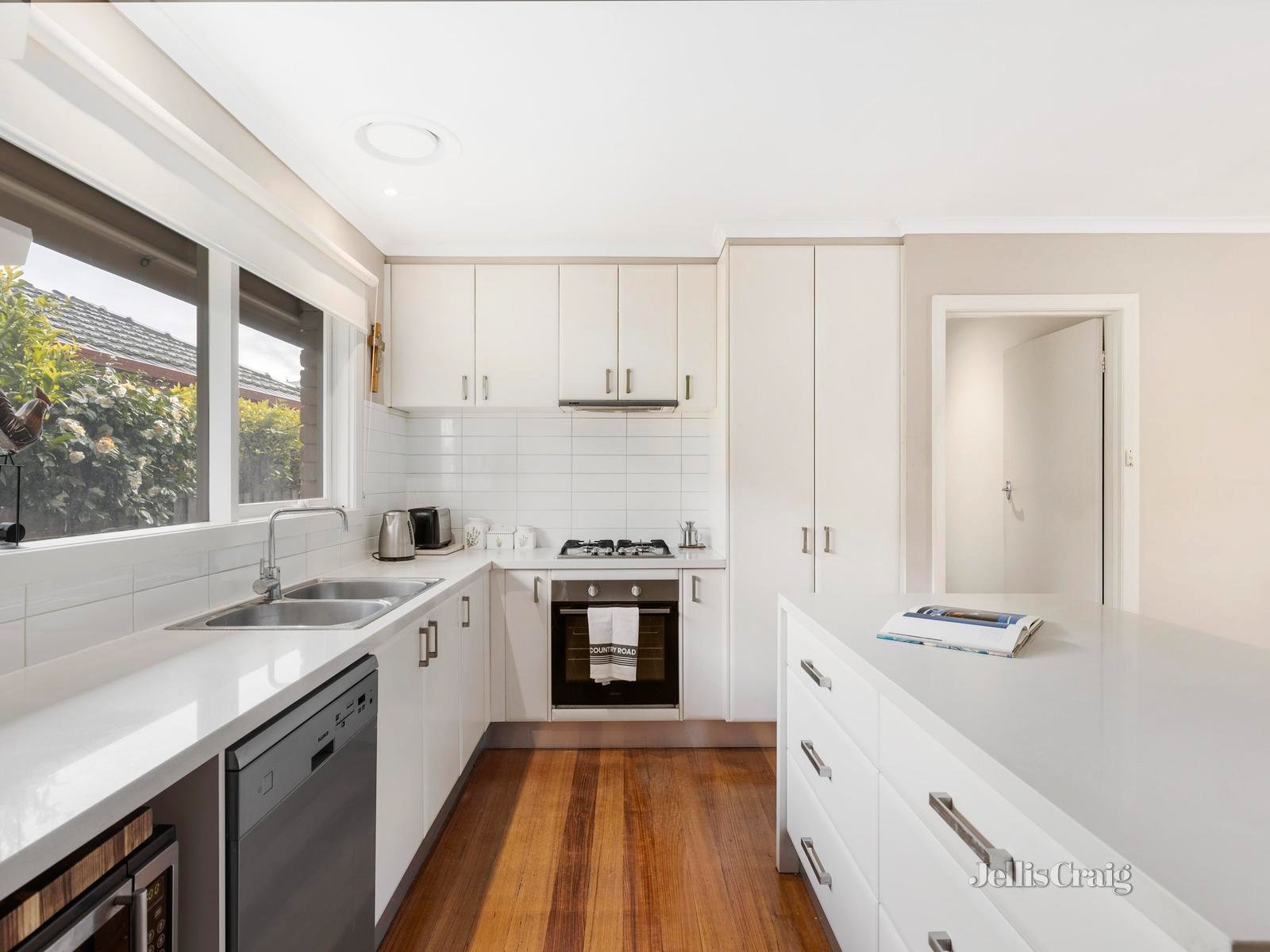 1A Philip Avenue, Doncaster image 5