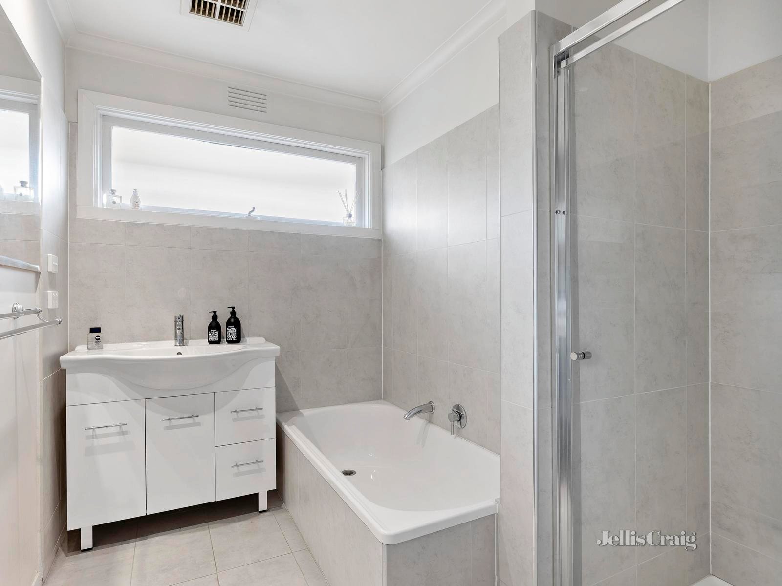 1A Philip Avenue, Doncaster image 7