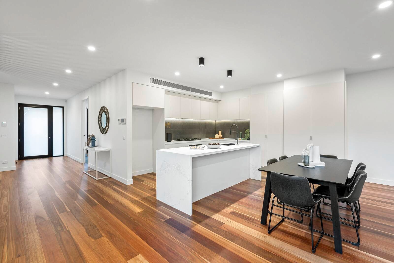 Property Gallery Thumbnail 3