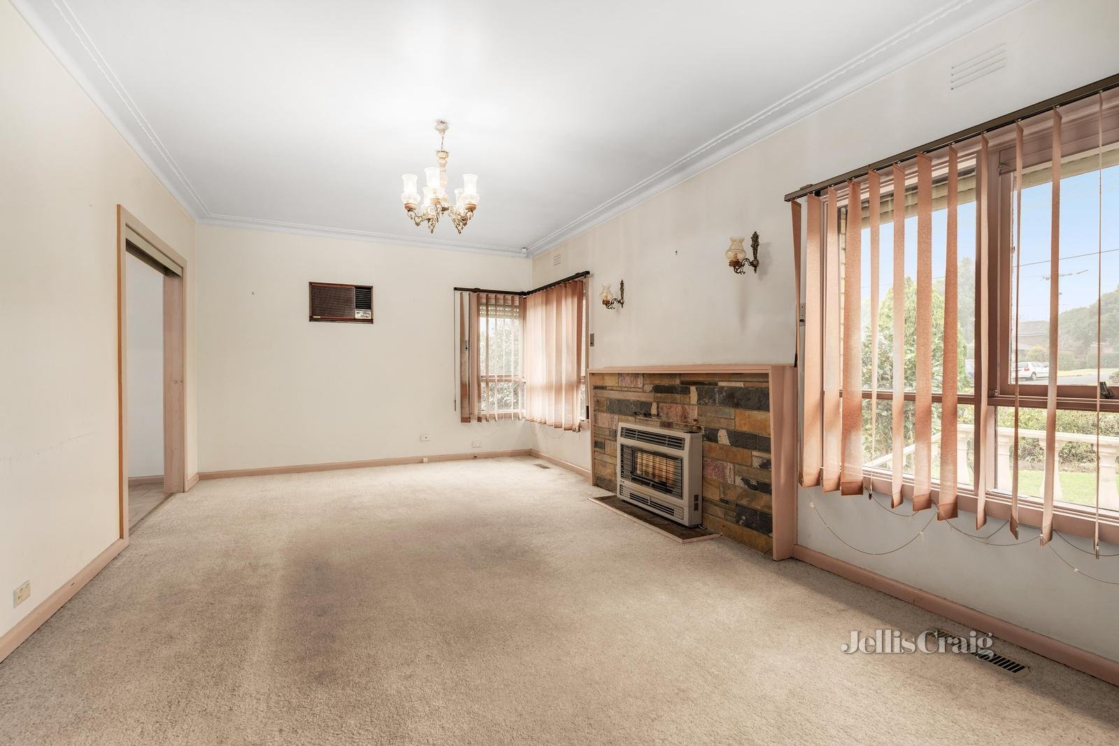 1A Vista Avenue, Mount Waverley image 2