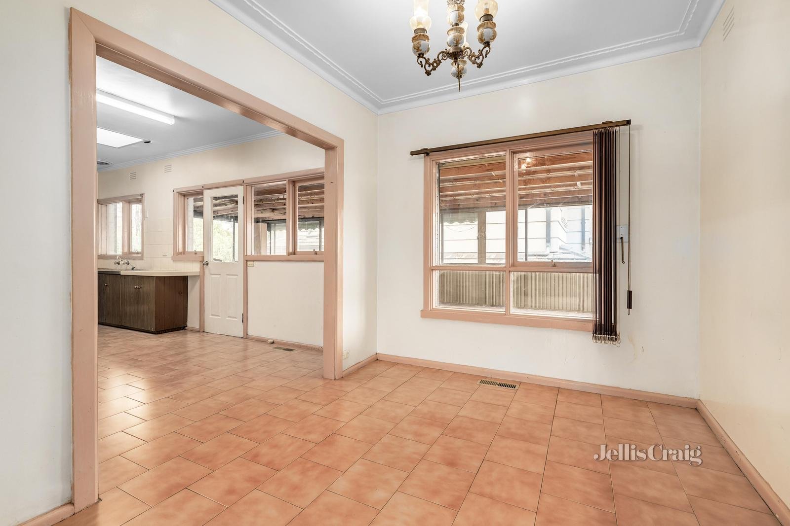 1A Vista Avenue, Mount Waverley image 3