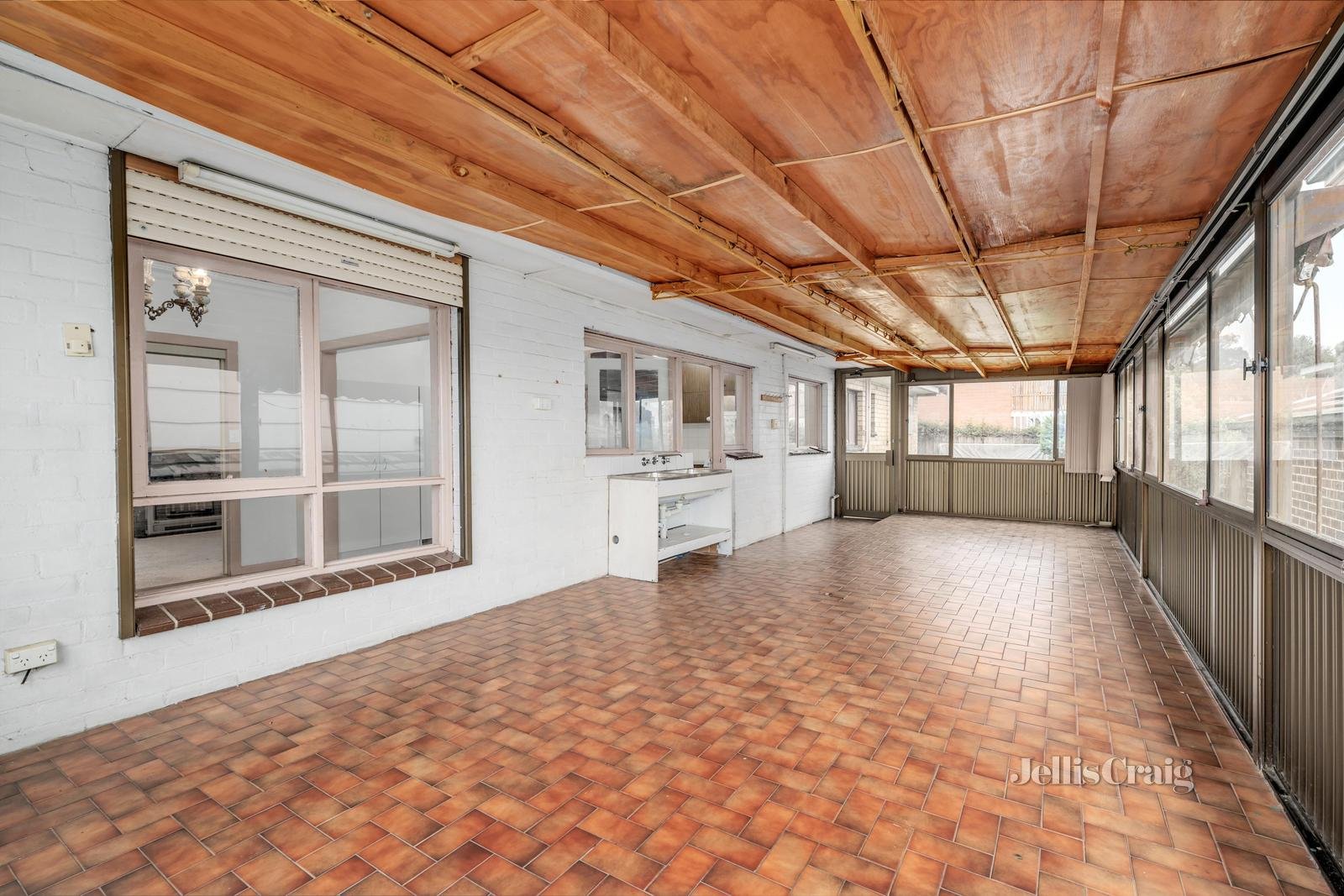 1A Vista Avenue, Mount Waverley image 5