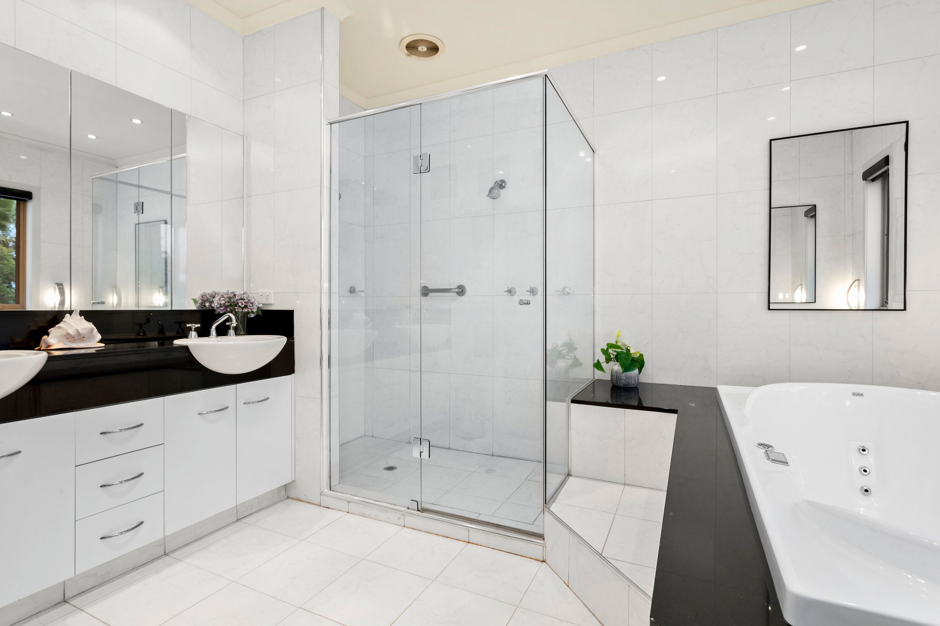 Property Gallery Thumbnail 8