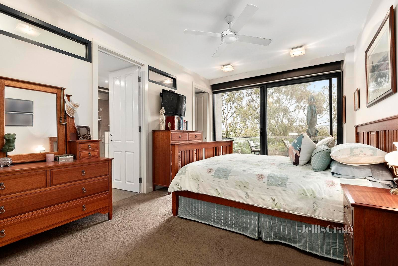 1A/33 Fisher Parade, Ascot Vale image 8