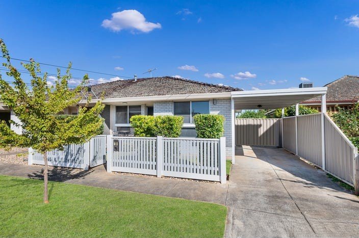 1B Bolwell Street  Werribee