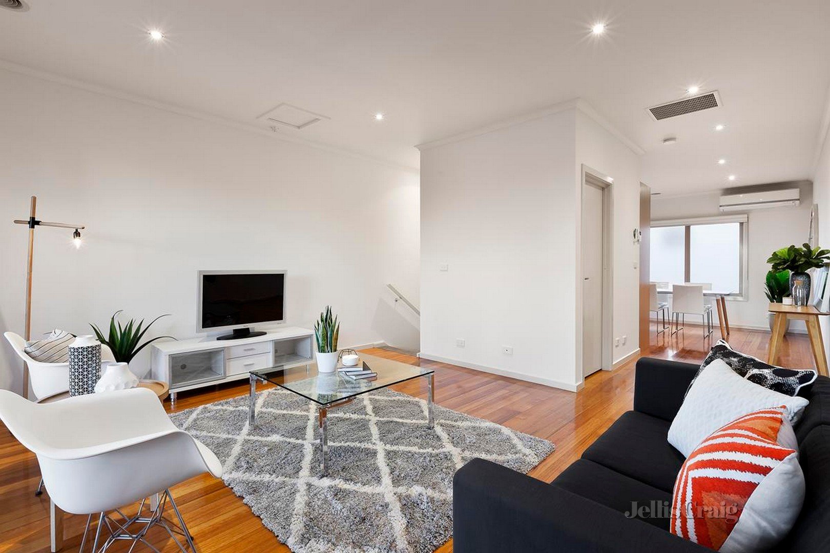 1B Hazel Grove, Pascoe Vale image 2