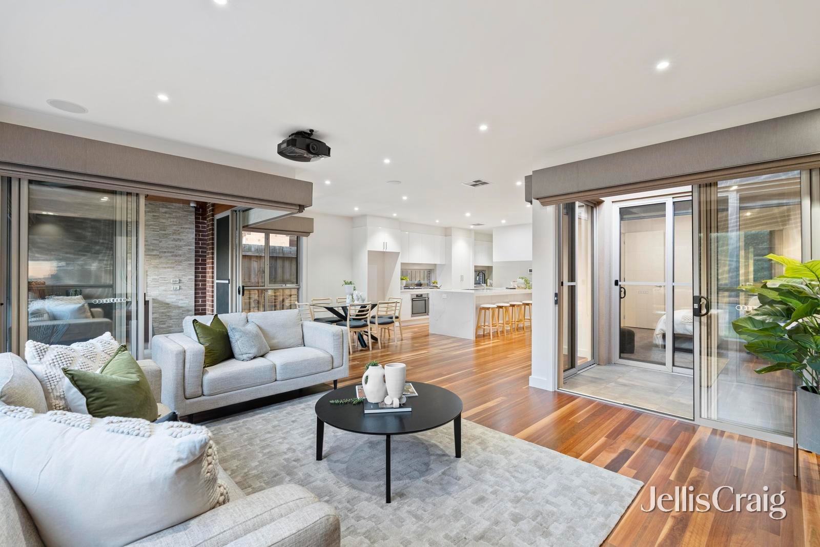 1B Rose Avenue, Bulleen image 2