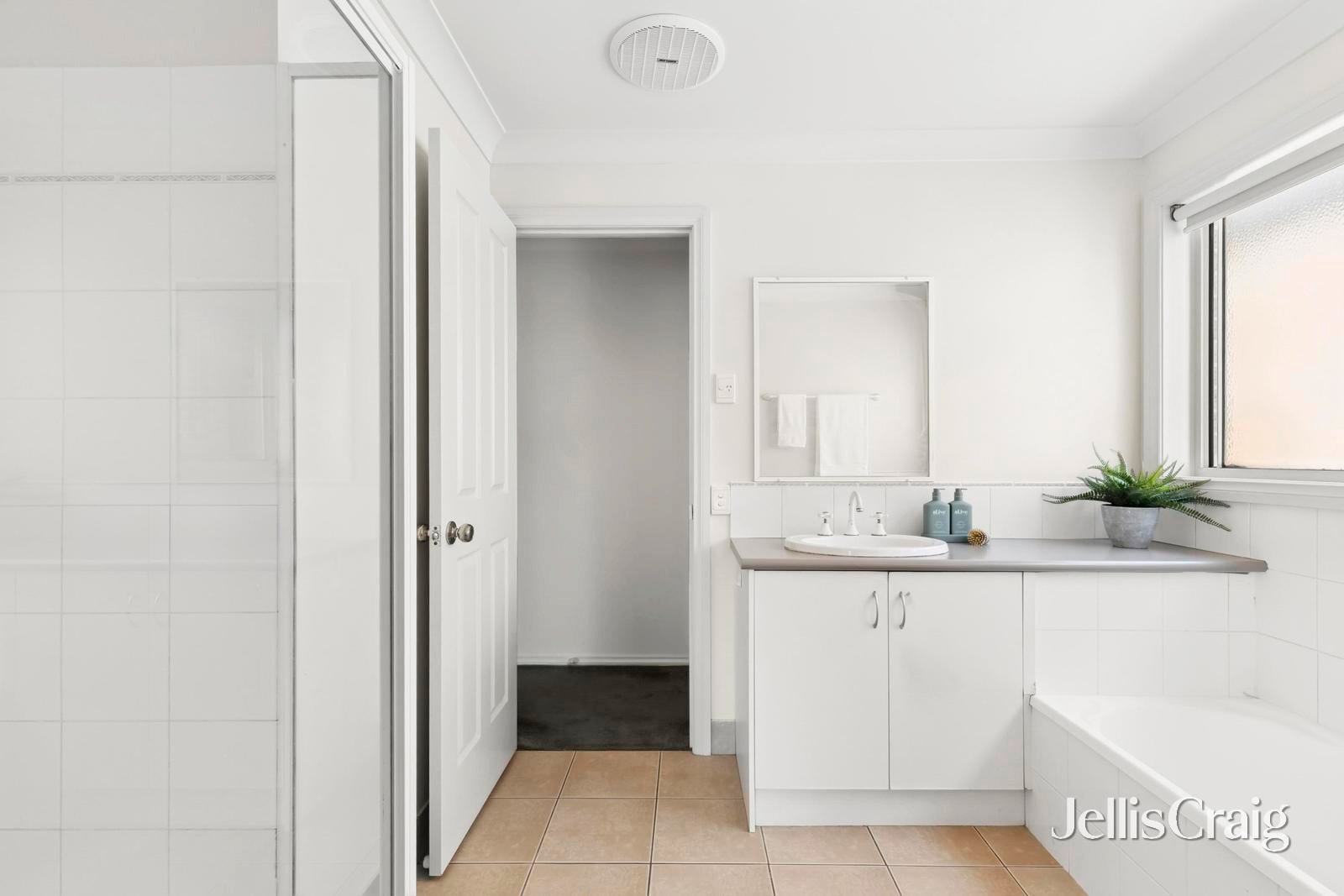 1B Tasman Avenue, Belmont image 11