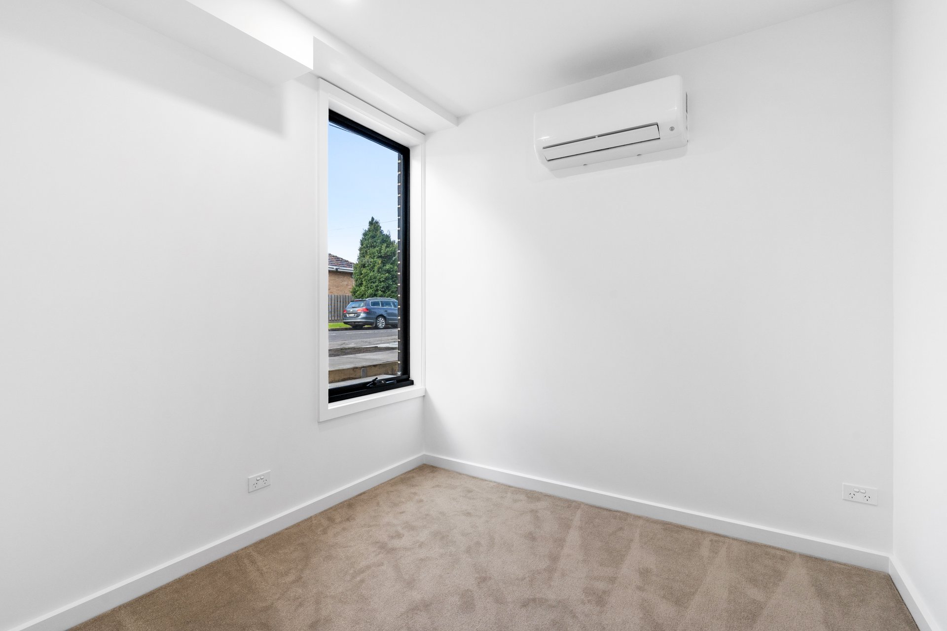 Property Gallery Thumbnail 8