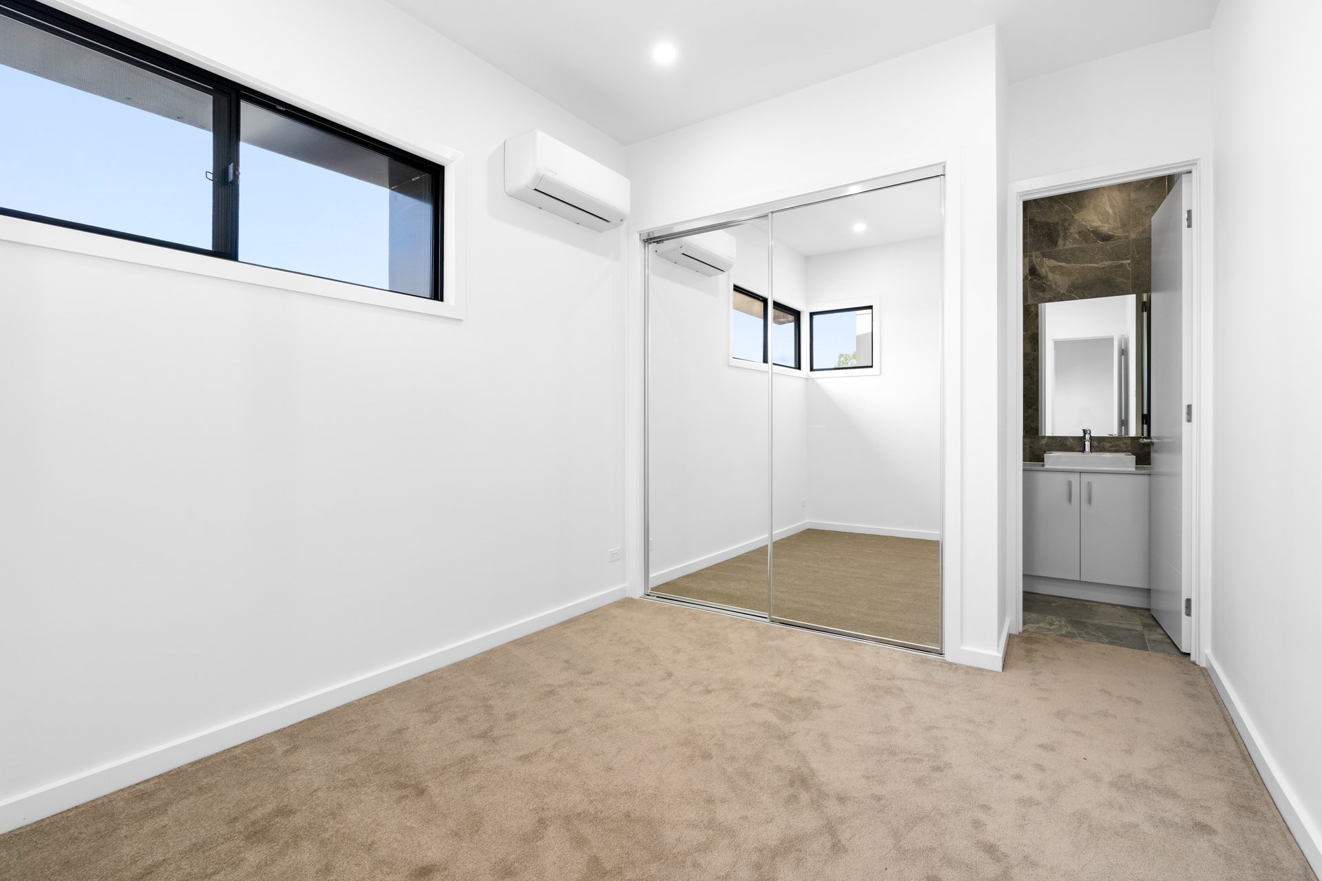Property Gallery Thumbnail 6