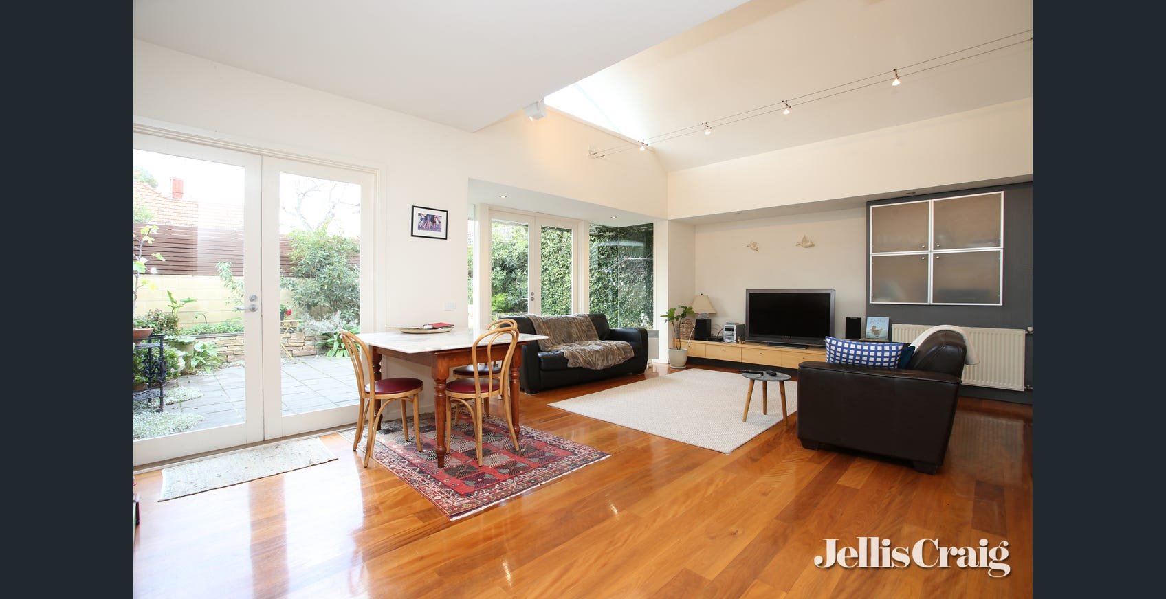 1D Vista Road, Hampton image 2