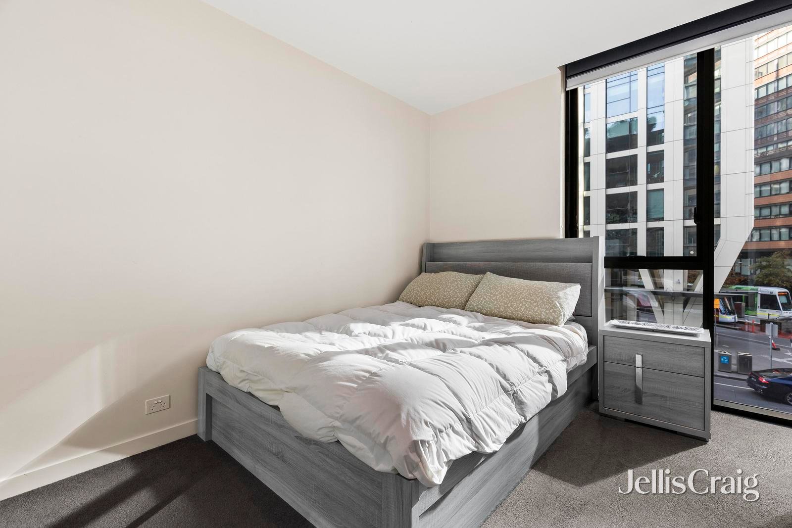 1E/9 Waterside Place, Docklands image 3