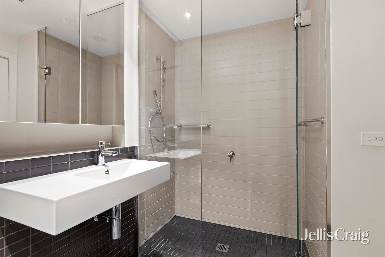 1E/9 Waterside Place, Docklands image 4