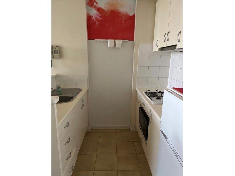 1N09/570 Lygon Street, Carlton image 2