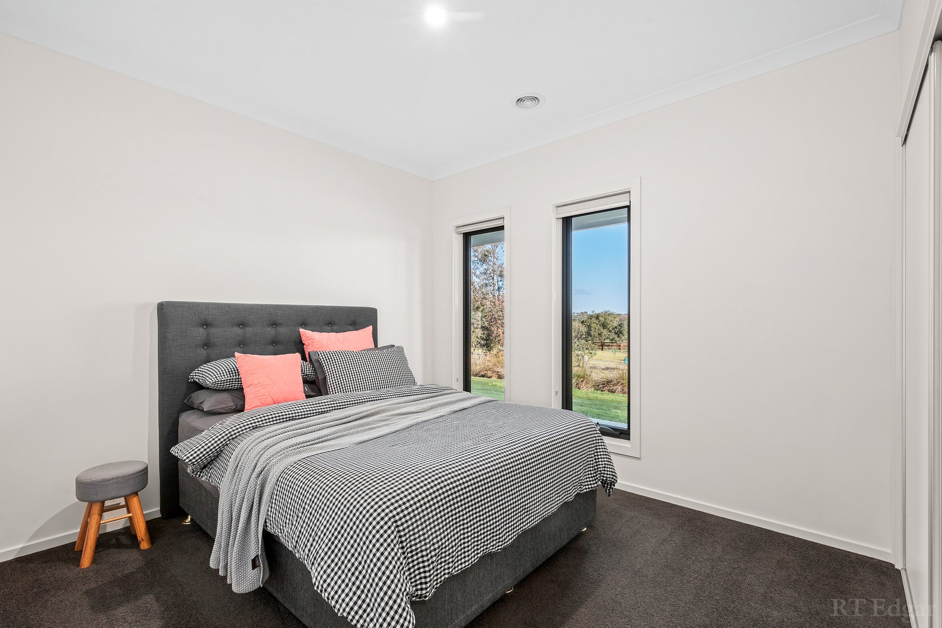 Property Gallery Thumbnail 13