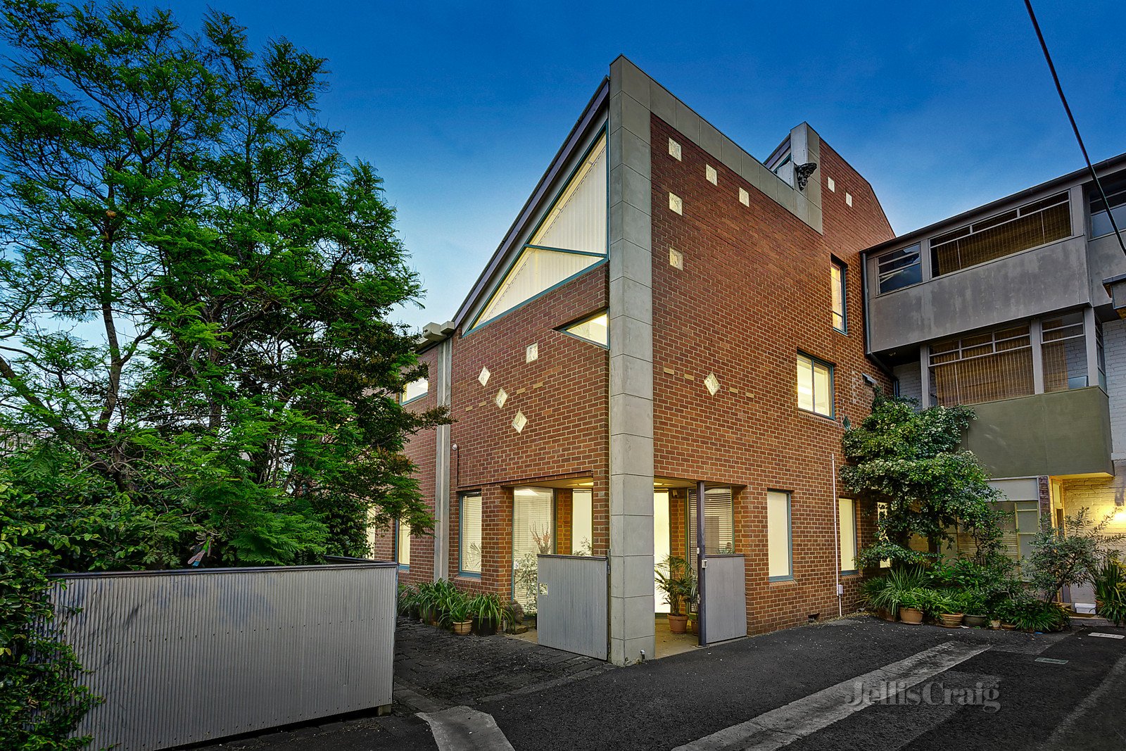 2-4 Moss Place, North Melbourne image 1