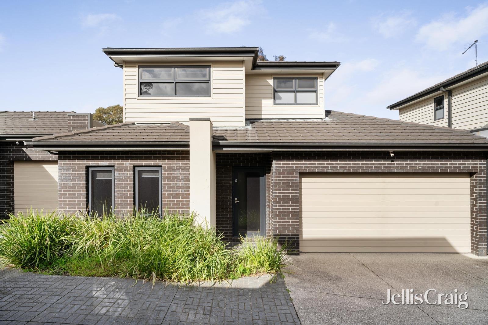 2 & 5/110-112 Nell Street, Greensborough image 1