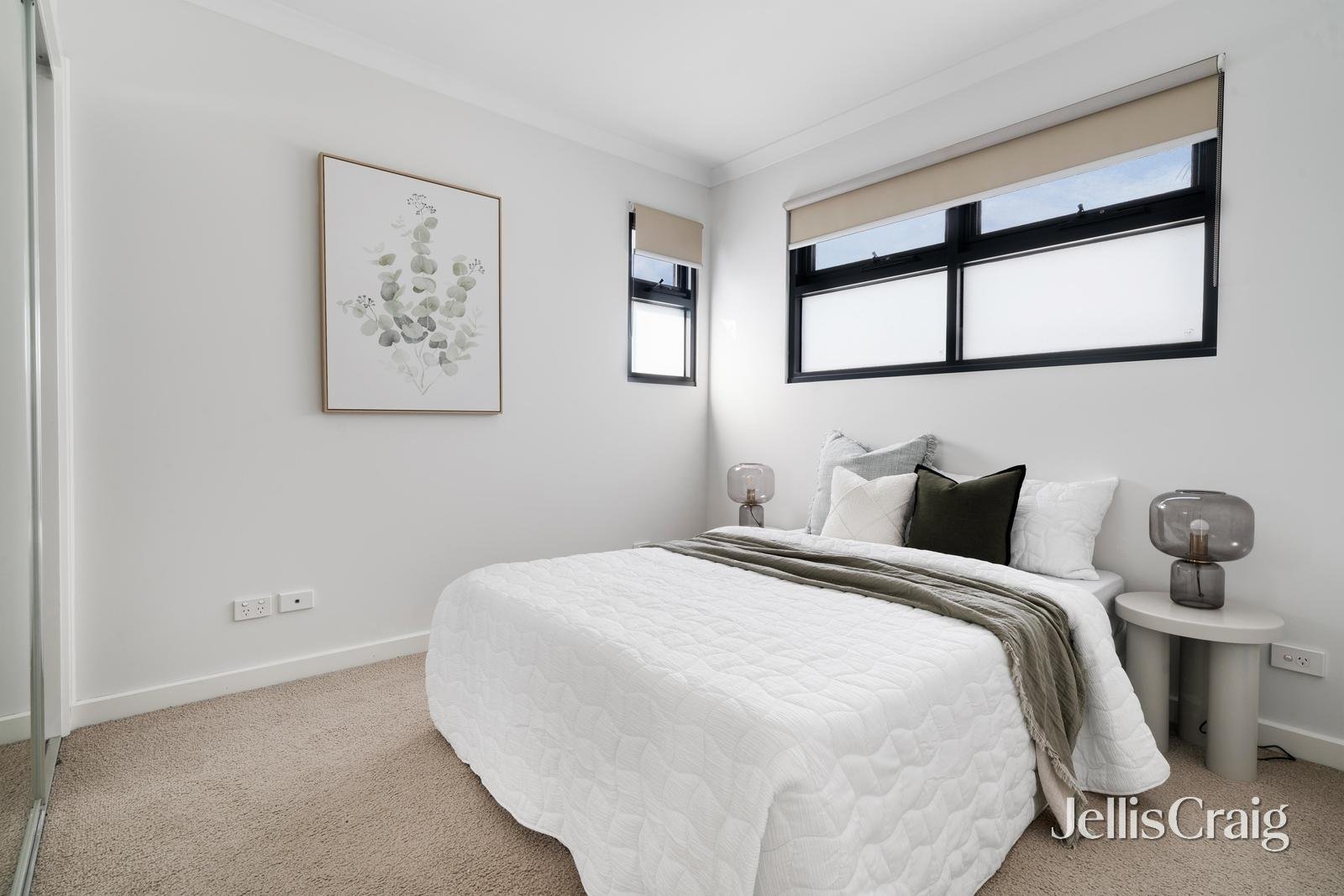 2 & 5/110-112 Nell Street, Greensborough image 4