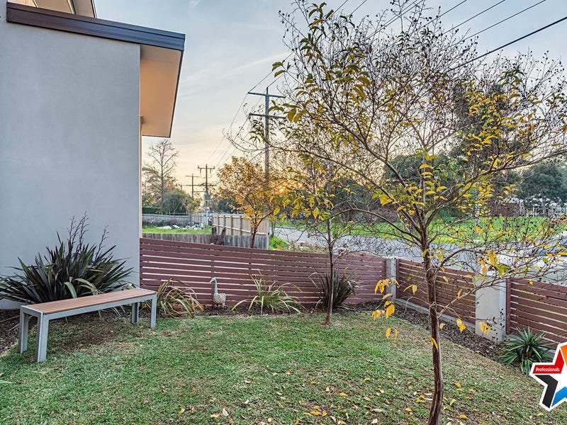 2 Adriana Close, Mooroolbark image 3