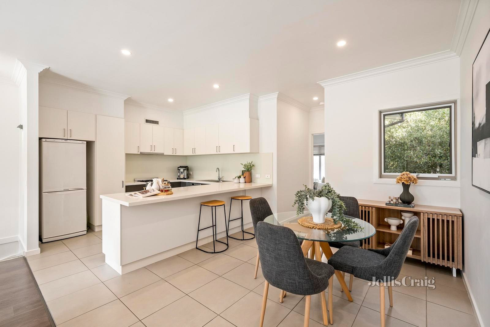 2 Adriana Close, Mooroolbark image 3