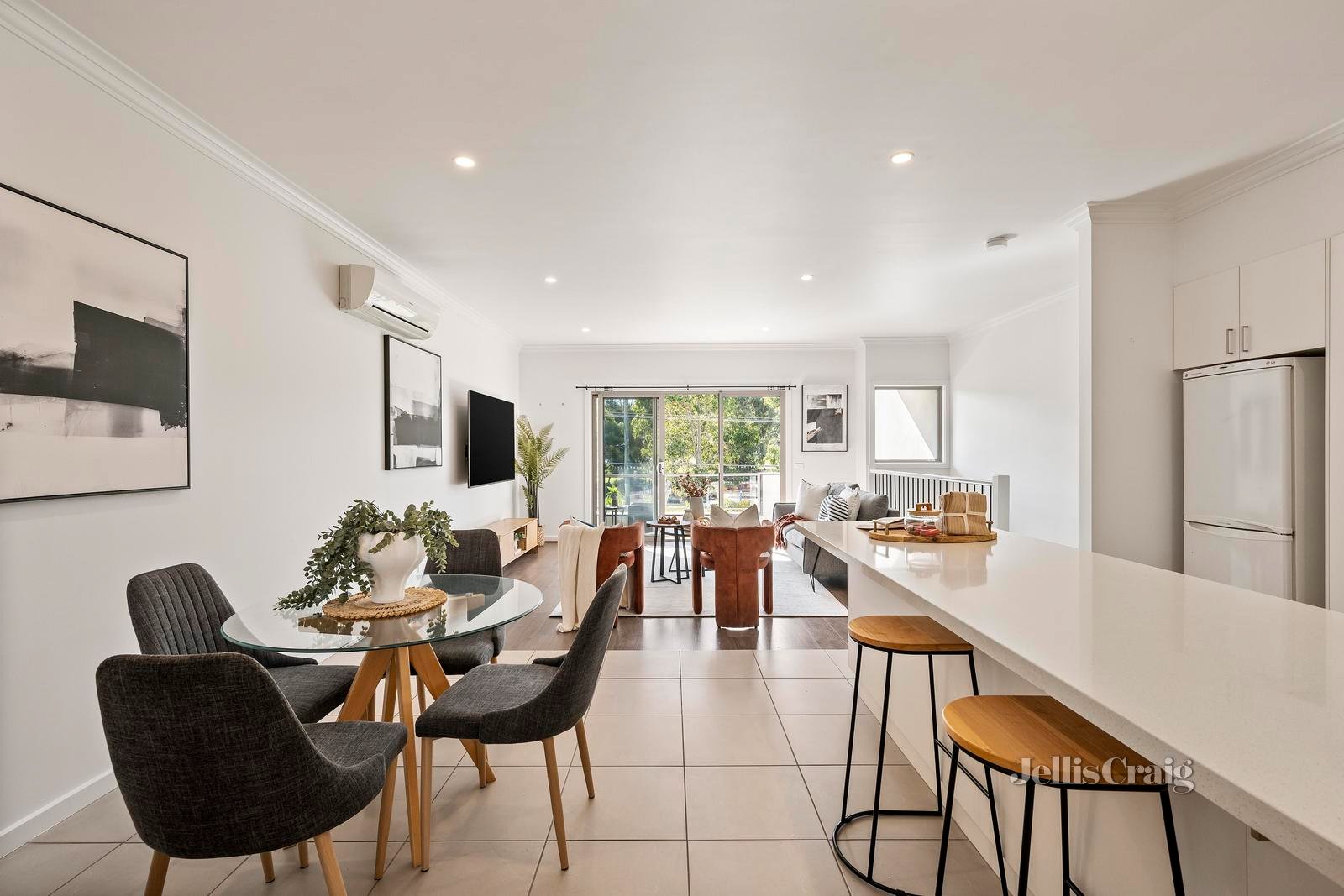 2 Adriana Close, Mooroolbark image 4
