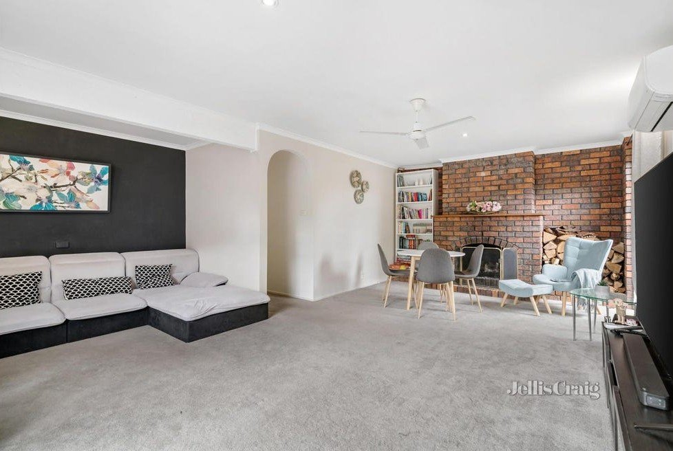 2 Ainslie Drive, Wheelers&nbsp;Hill image 2