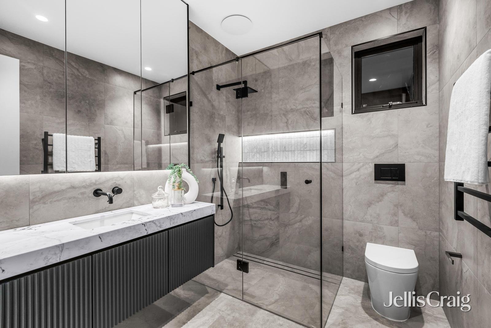 2 Aitchison Court, Glen&nbsp;Waverley image 17